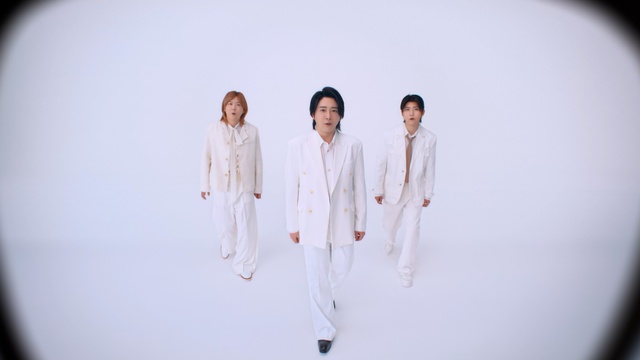 Mrs. GREEN APPLE、黒眼鏡専門デザインレーベル「QRO」のミューズに就任