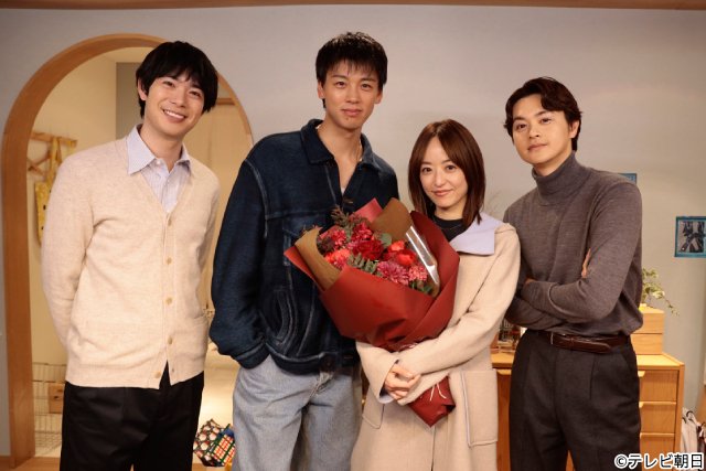 考察熱が最高潮の竹内涼真主演「再会」同級生4人が笑顔でクランクアップ!