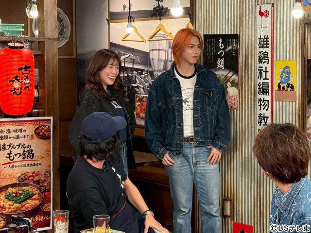 古着好き・河合郁人が「古着で呑む」に登場！　貴重な古着をつまみに酒をたしなむ