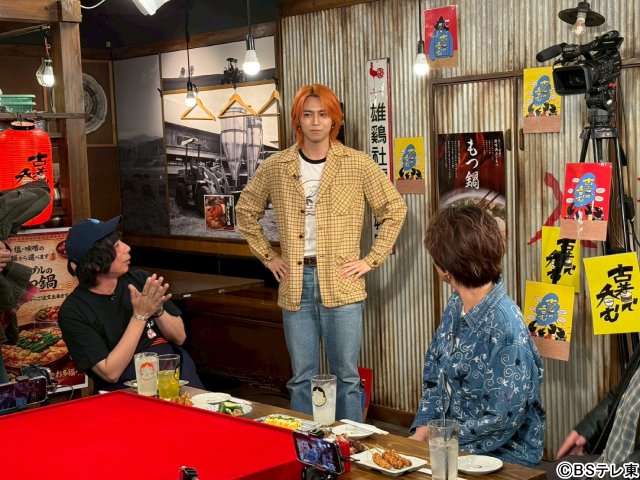 古着好き・河合郁人が「古着で呑む」に登場！　貴重な古着をつまみに酒をたしなむ