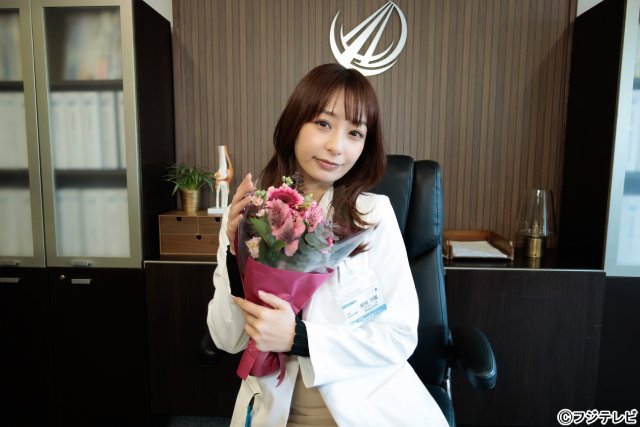 橋本環奈主演「ヤンドク！」森崎ウィン、八木勇征らクセ強医師たちが一足先にクランクアップ