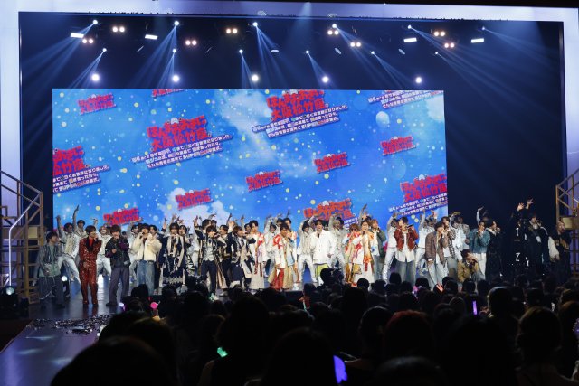SUPER EIGHT、WEST.、なにわ男子、Aぇ! groupら92人が大阪松竹座で“卒業式”開催！