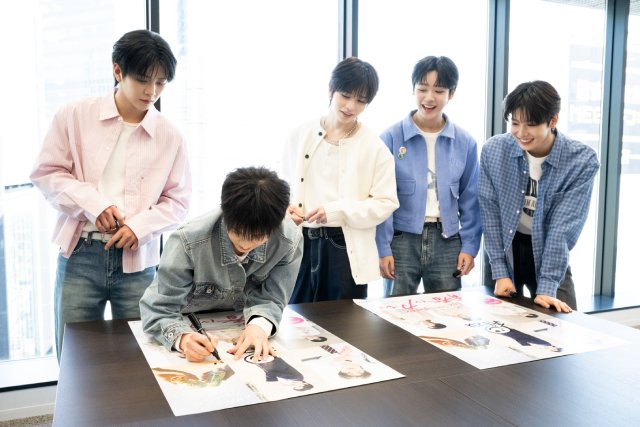 VIBYがプロテイン「AIZU」のアンバサダーに！　渋谷ドンキの特設コーナーを笑顔で視察