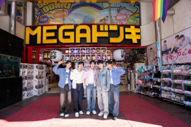 VIBYがプロテイン「AIZU」のアンバサダーに！　渋谷ドンキの特設コーナーを笑顔で視察