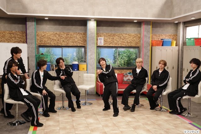 「タイムレスマン」ゴールデン昇格に先駆けプレオープン！　8人全員で“2択クイズ”に挑戦