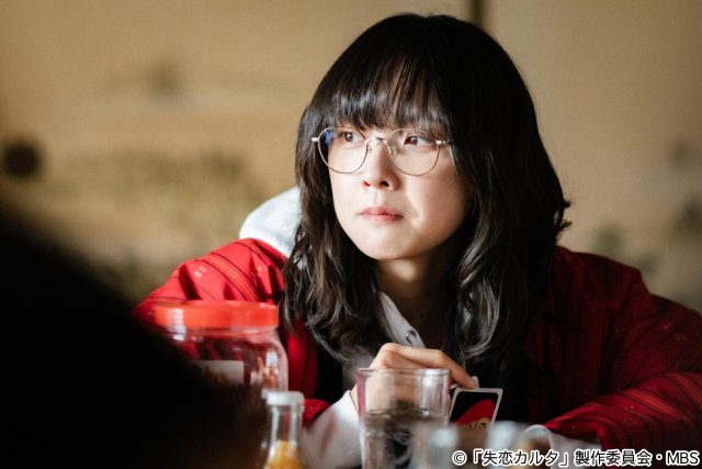 乃木坂46・弓木奈於が「失恋カルタ」にサプライズ友情出演！　梅澤美波との2ショットも公開