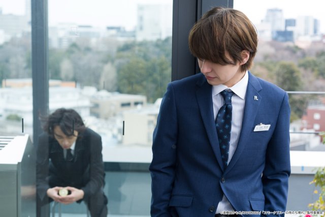 ドラマ「スモブル」第2話。朔太郎(武田航平)は久慈(渋谷謙人)の翻訳を手伝うことに