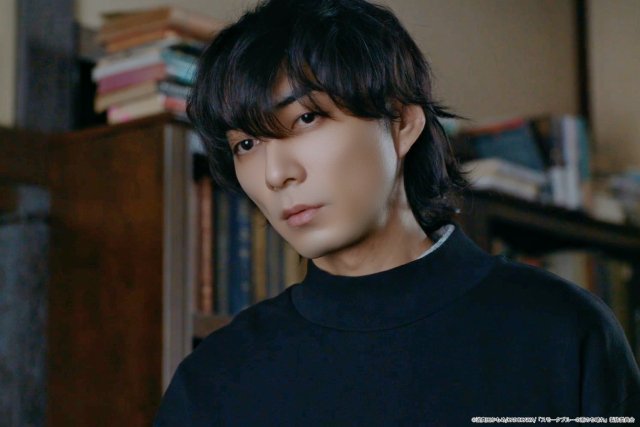 ドラマ「スモブル」第2話。朔太郎(武田航平)は久慈(渋谷謙人)の翻訳を手伝うことに