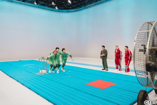 「テレビ×ミセス」Mrs. GREEN APPLEとモーニング娘。OGが巨大すべり台クイズで大激突