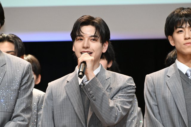 秋元康プロデュースの男性アイドルグループ・Cloud tenがお披露目！　30人集結で楽曲も披露