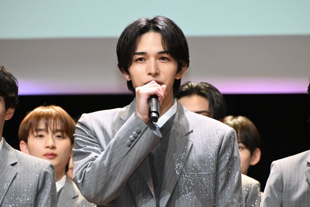 秋元康プロデュースの男性アイドルグループ・Cloud tenがお披露目！　30人集結で楽曲も披露