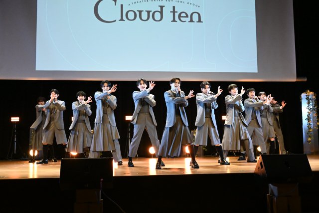 秋元康プロデュースの男性アイドルグループ・Cloud tenがお披露目！　30人集結で楽曲も披露