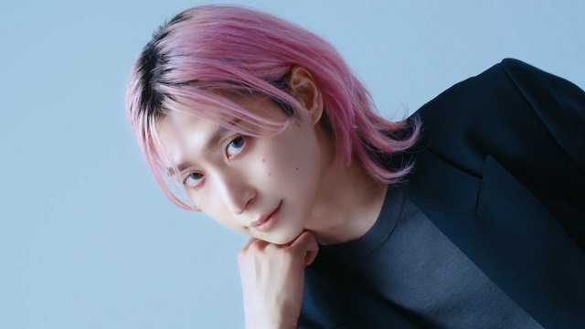 佐久間大介が「＆be」新CMに登場。“プロクオリティの輝く肌”を体現