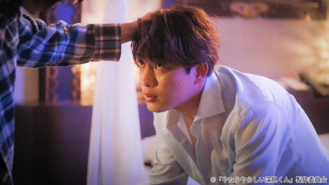 樫尾篤紀×宮崎湧「やたらやらしい深見くん」第4話。イメチェンした深見に梶はいら立ちを覚える