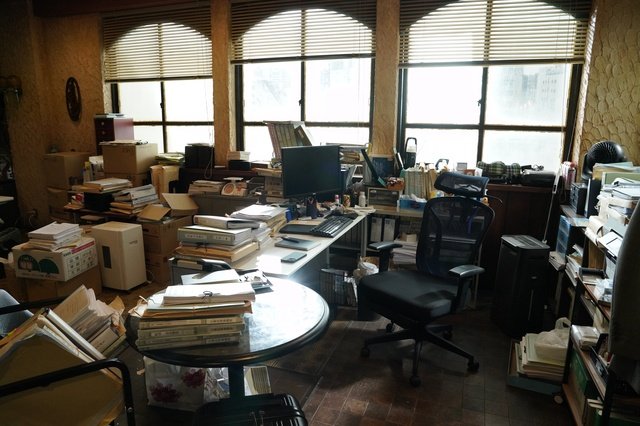 「九条の大罪」トリビア・九条法律事務所の机にグッズが！　食事シーンのこだわりも