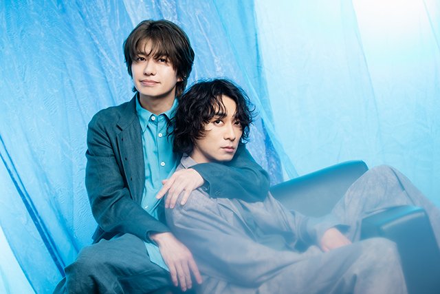 武田航平と渋谷謙人が作り上げた、ドラマ「スモークブルーの雨のち晴れ」の世界に迫る