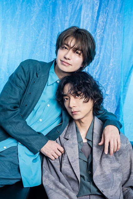 武田航平と渋谷謙人が作り上げた、ドラマ「スモークブルーの雨のち晴れ」の世界に迫る