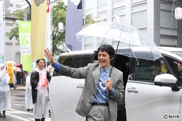 「豊臣兄弟！」仲野太賀と“地元凱旋”池松壮亮がどんたくパレード参加！　福岡取材会リポート