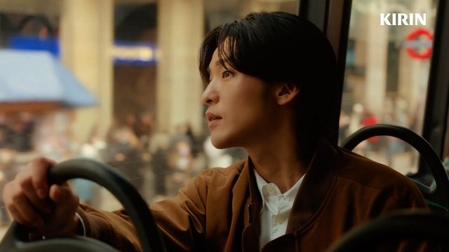 目黒蓮「午後の紅茶」新CM出演。紅茶文化の聖地・イギリスで“紅茶愛”を体感「紅茶って文化」
