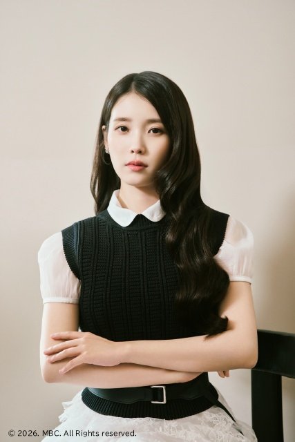 IU×ビョン・ウソク「21世紀の大君夫人」ツーショット&メーキングスチールが到着