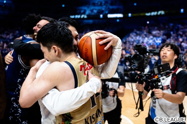 長崎ヴェルカが創設5年目で初のBリーグ王者に輝く! 馬場雄大「勝ったばーい!」