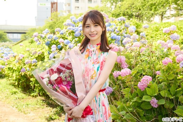 仁村紗和が志尊淳から花束を受け取りクランクアップ!「10回切って」長濱ねるらも続々撮了