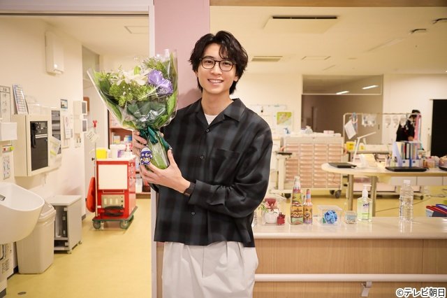 白洲迅らが涙と笑顔のクランクアップ!「余命3ヶ月のサレ夫」今夜、ついに衝撃の最終回へ