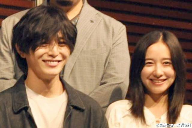 山田涼介「この夏一番ホットに」主演ドラマ「一次元の挿し木」会見に白石聖・木戸大聖ら集結