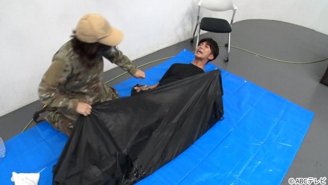汗だくのWEST.が“キンキン”に冷える戦いに熱視線「リア突」海の家の暑さ対策を精査