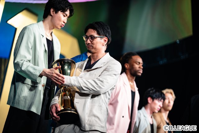 BリーグアワードMVPは3年連続でD.J・ニュービル！　プレゼンターは＆TEAMら