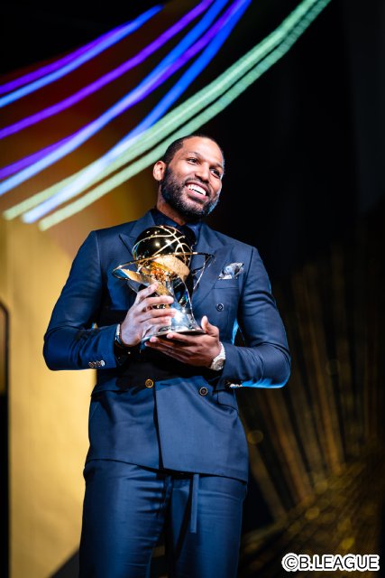 BリーグアワードMVPは3年連続でD.J・ニュービル！　プレゼンターは＆TEAMら