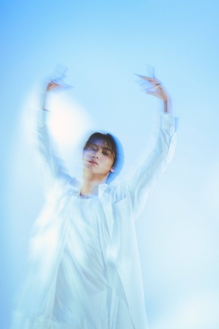 早朝の海岸ロケ敢行 俳優・石川志泉の初写真集から撮影秘話を大公開