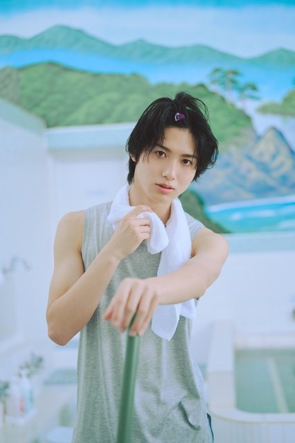 早朝の海岸ロケ敢行 俳優・石川志泉の初写真集から撮影秘話を大公開
