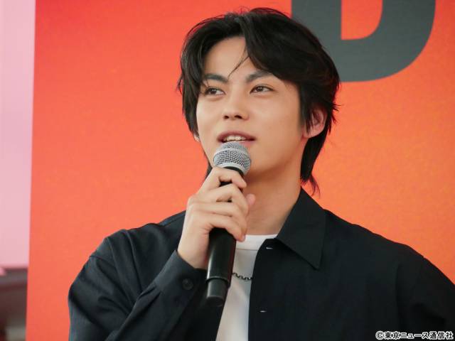 GACKTら「ブラックトリック」豪華キャストが渋谷に降臨! 北村一輝に誕生日サプライズも