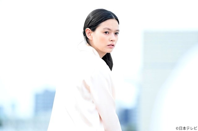 藤堂(岡部たかし)の過去とは? 比嘉愛未演じる光井は“出生の秘密”へ近づく「ファーストクライ」