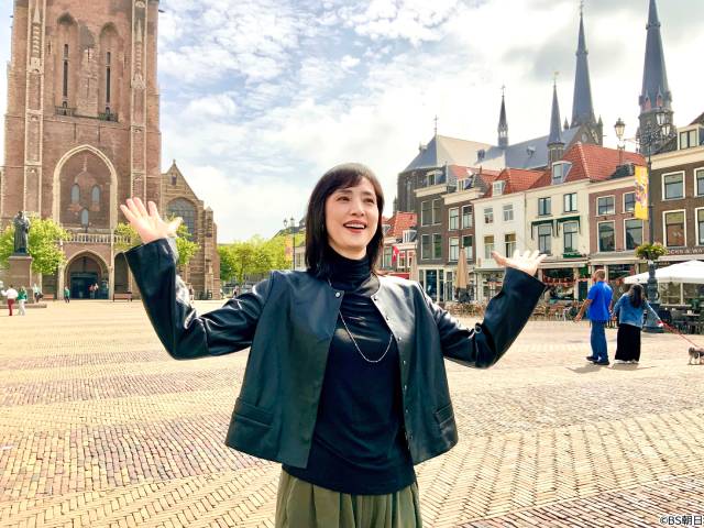 天海祐希がオランダでフェルメールの名作「真珠の耳飾りの少女」と初対面