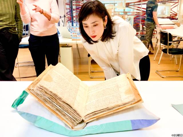 天海祐希がオランダでフェルメールの名作「真珠の耳飾りの少女」と初対面