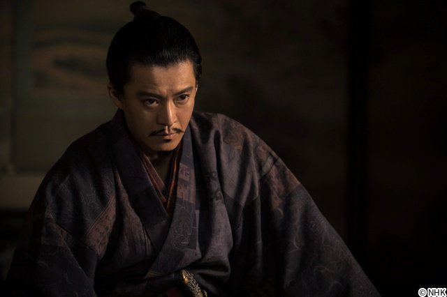 「豊臣兄弟！」小栗旬、“本能寺”で飛び出したアドリブの真意「無様に死にたかった」貫いた信長像
