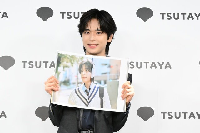 1st写真集は100点満点の自信! “刀ミュ”俳優・大友至恩がファンと交流、会見レポート