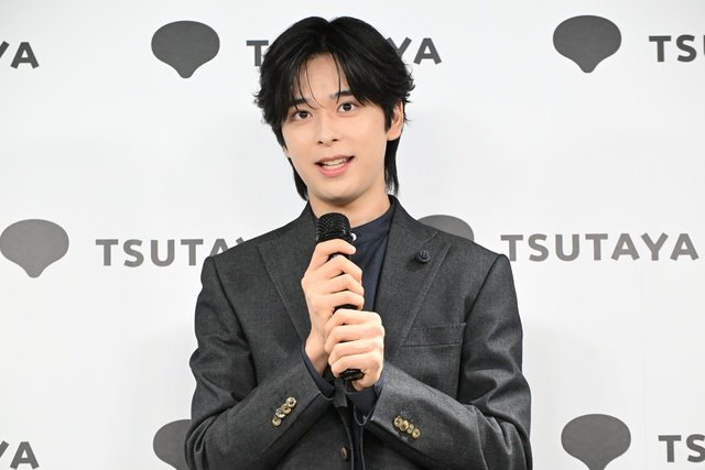 1st写真集は100点満点の自信! “刀ミュ”俳優・大友至恩がファンと交流、会見レポート