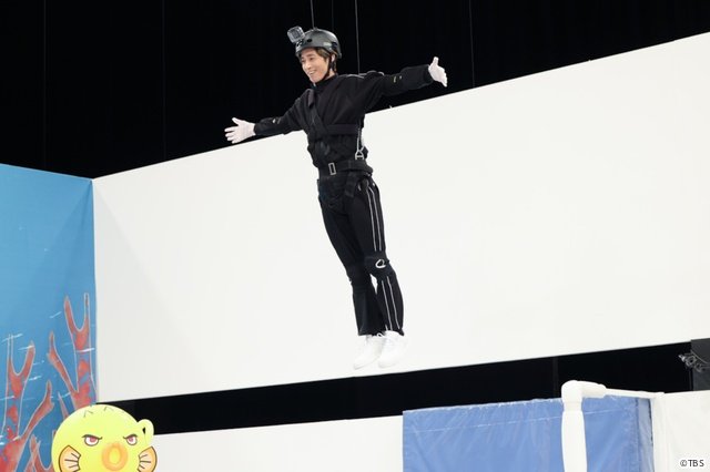 亀梨和也が「6SixTONES」にサプライズ登場! 大先輩との共演で6人も緊張モードに