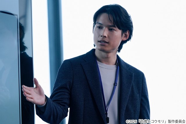 松村北斗&今田美桜W主演『白鳥とコウモリ』、事件に翻弄される2人を捉えた新場面写真解禁