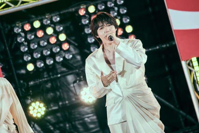 原因は自分にある。が「サマフェス」に登場! 夏のナンバーも入れ込んだ熱いライブ披露