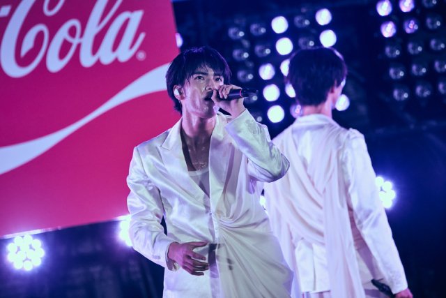 原因は自分にある。が「サマフェス」に登場! 夏のナンバーも入れ込んだ熱いライブ披露