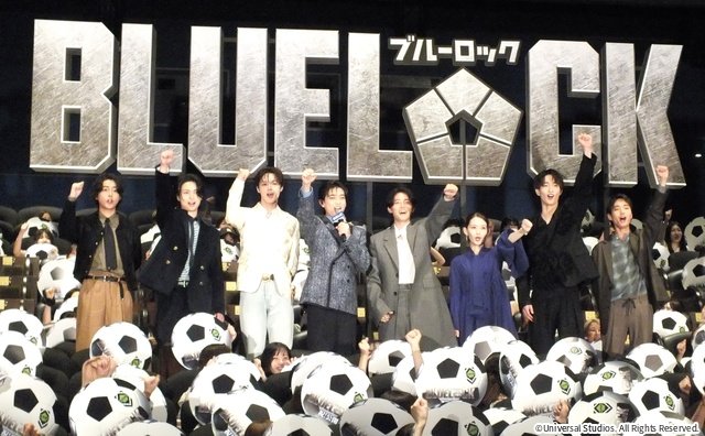 映画『ブルーロック』初日舞台あいさつ　窪田正孝のサプライズ登場に高橋文哉らがびっくり！