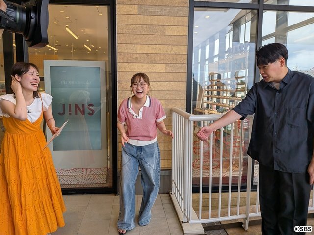 SBS「ダラット」吉村崇と鈴木奈々が巨大トカゲの餌やりに驚がく! 絶品グルメも満喫