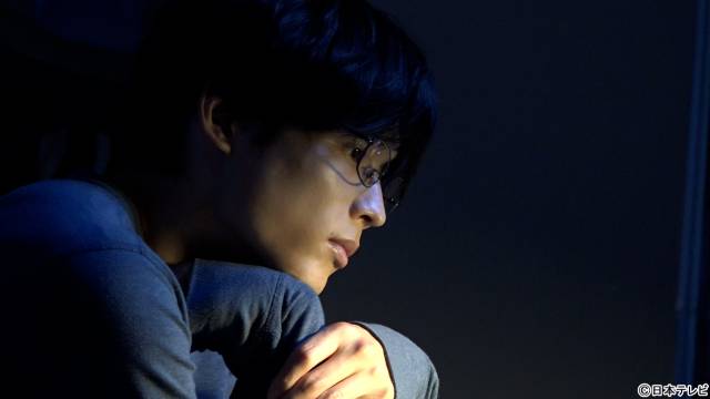 松村北斗、主演映画『白鳥とコウモリ』公開前の7か月に密着 SixTONESメンバーも素顔を証言