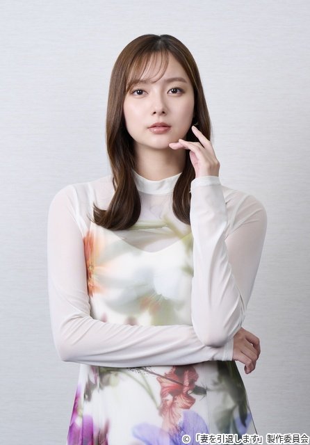 朝日奈央×新川優愛がダブル主演、不倫と復讐の頭脳戦を描く「妻を引退します」