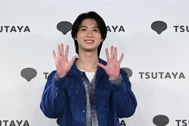 大人と子ども両方の魅力が詰まった初写真集に “テニミュ”跡部役・石川志泉、会見リポート