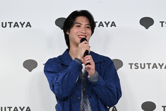 大人と子ども両方の魅力が詰まった初写真集に “テニミュ”跡部役・石川志泉、会見リポート